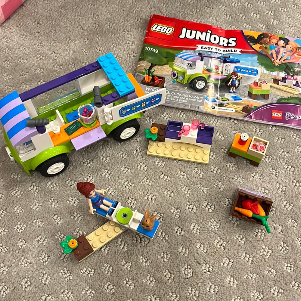 Lego Juniors Mia’s organic food market 10749